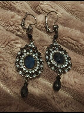 Source Unknown Black and Gold Teardrop Crystal Dangle Earrings